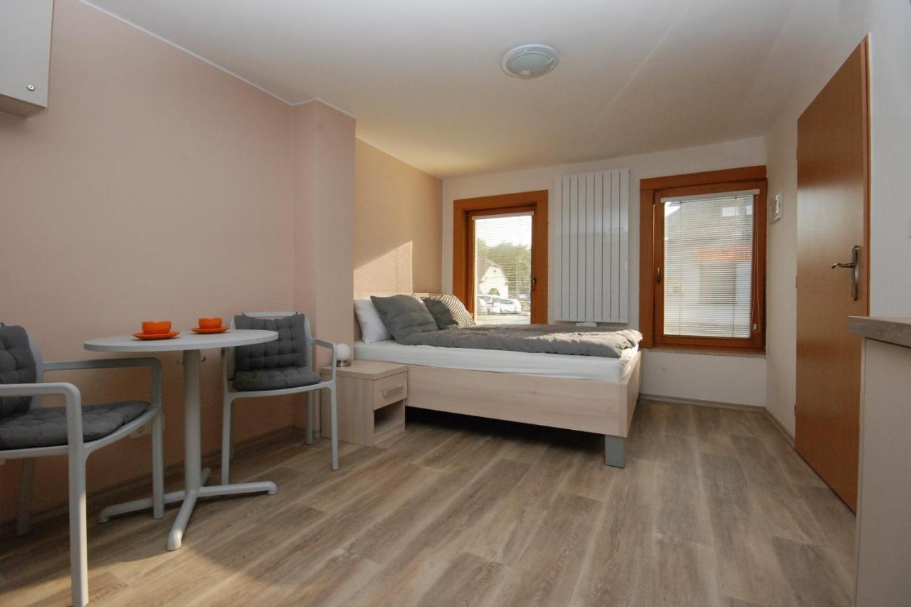Břeclav Apartman Mh מראה חיצוני תמונה
